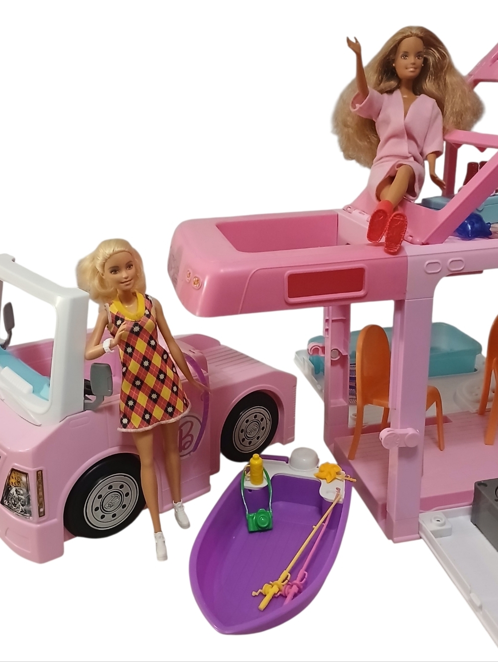 Barbie | Camper Toy Playset, 3-In-1 Dreamcamper w/ Accessories and 4 Barbie's - Picture 3 of 7